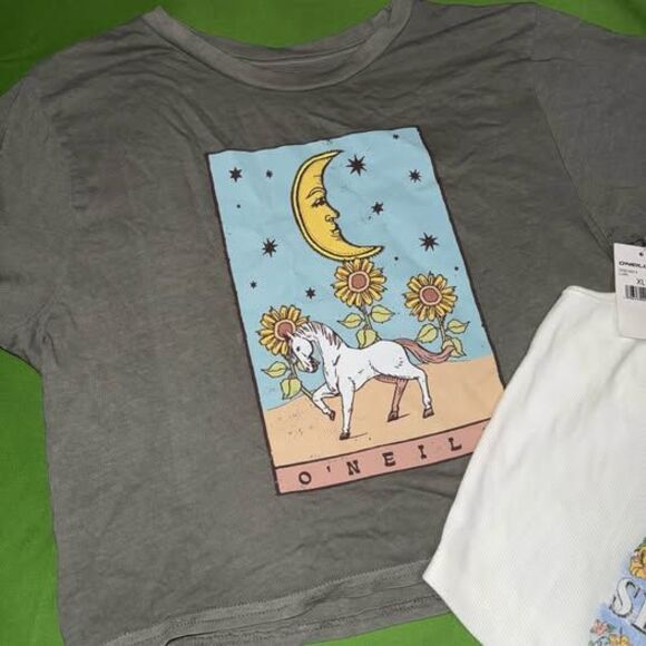 2 NEW XL Crop Tops - Picture 3 of 4